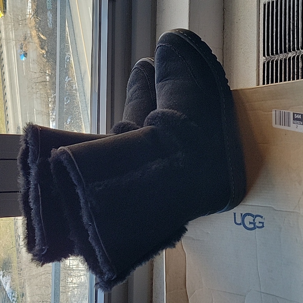 UGG BOOTS